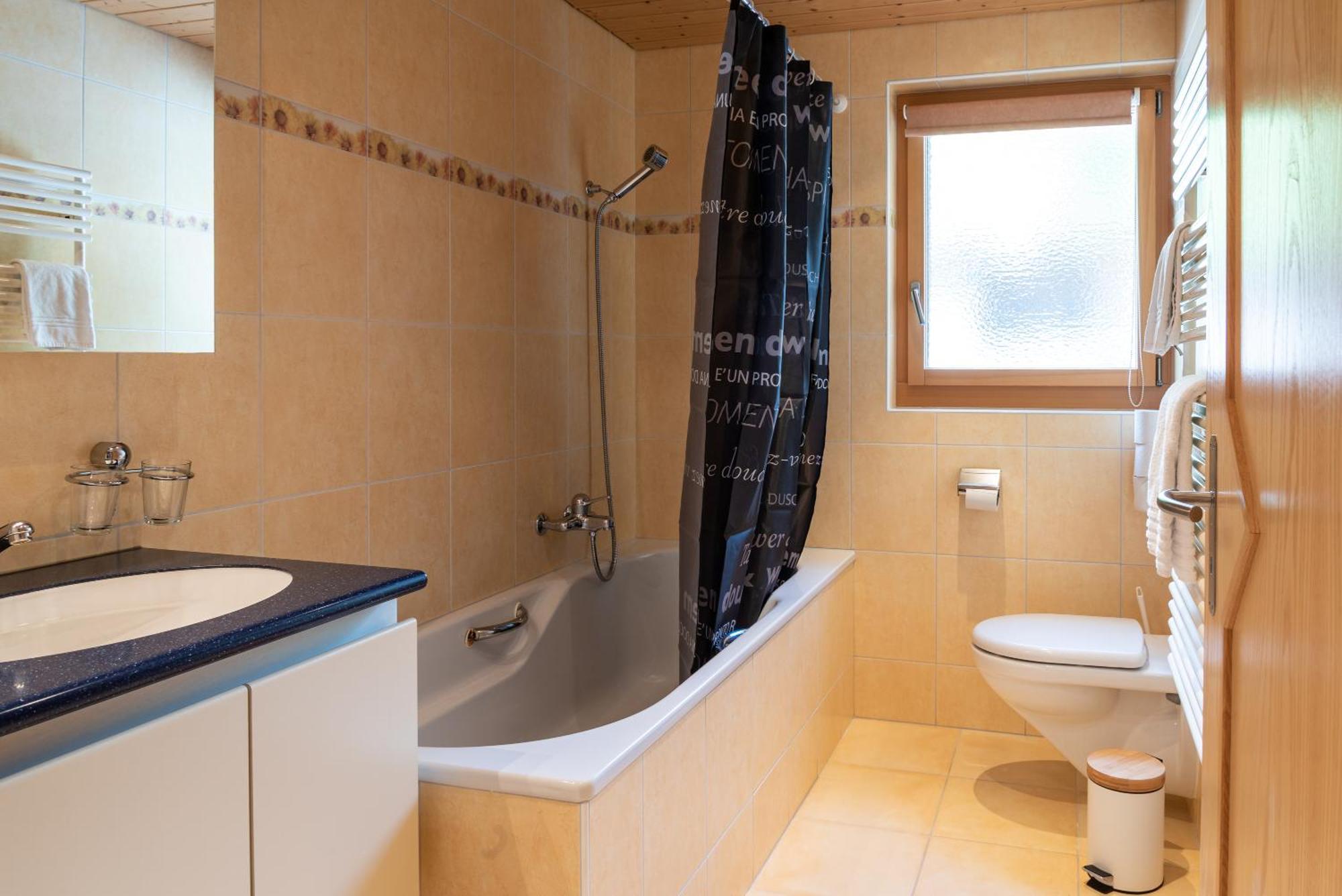 Typically Swiss Hotel Ermitage คันเดอร์ชเตค ภายนอก รูปภาพ